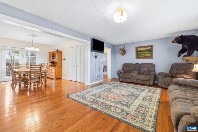 2325 MARTIN KINGS RD, Scottsville, VA 24590