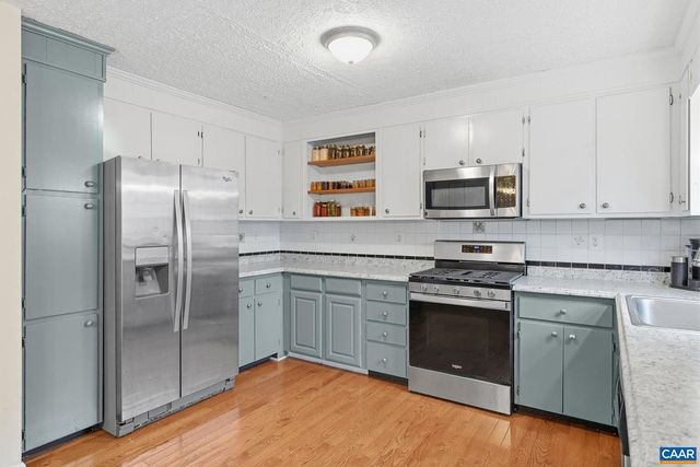 2325 MARTIN KINGS RD, Scottsville, VA 24590