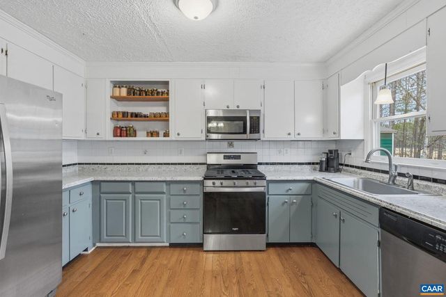 2325 MARTIN KINGS RD, Scottsville, VA 24590