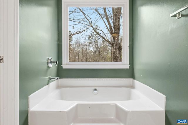 2325 MARTIN KINGS RD, Scottsville, VA 24590