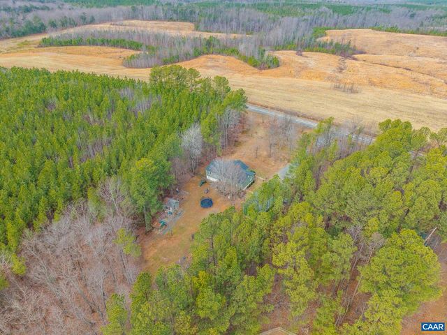 2325 MARTIN KINGS RD, Scottsville, VA 24590