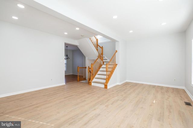 8 BARCLAY DR, Hockessin, DE 19707