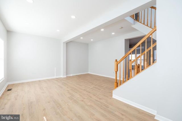 8 BARCLAY DR, Hockessin, DE 19707