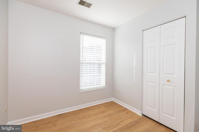 8 BARCLAY DR, Hockessin, DE 19707