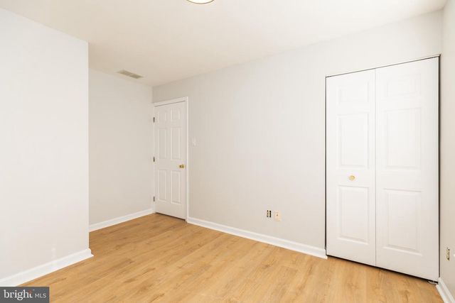 8 BARCLAY DR, Hockessin, DE 19707