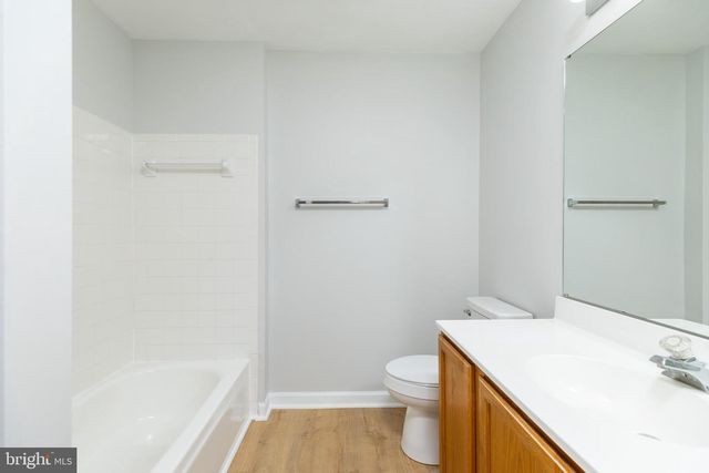 8 BARCLAY DR, Hockessin, DE 19707