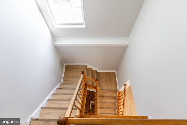 8 BARCLAY DR, Hockessin, DE 19707