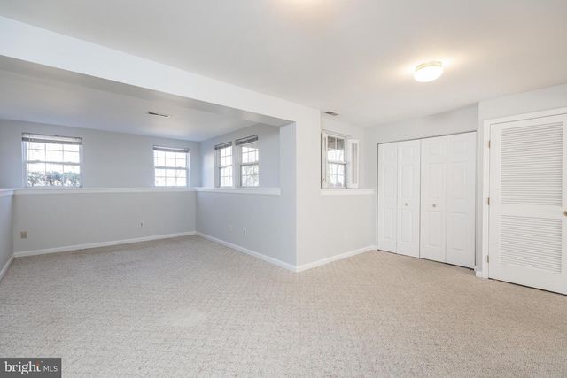 8 BARCLAY DR, Hockessin, DE 19707