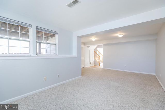 8 BARCLAY DR, Hockessin, DE 19707