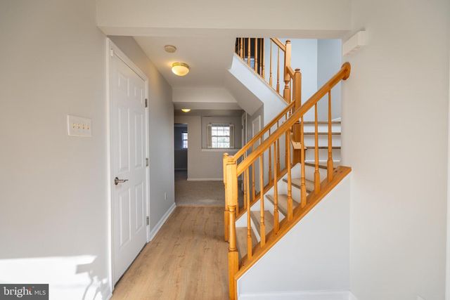 8 BARCLAY DR, Hockessin, DE 19707