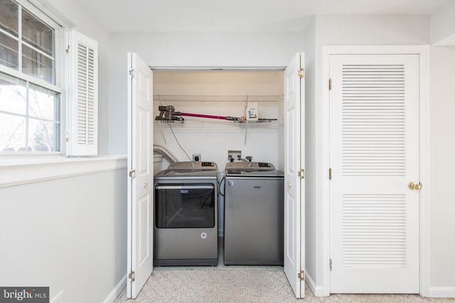 8 BARCLAY DR, Hockessin, DE 19707