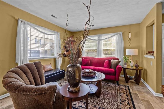 408 Prince George CT, Chesapeake, VA 23320