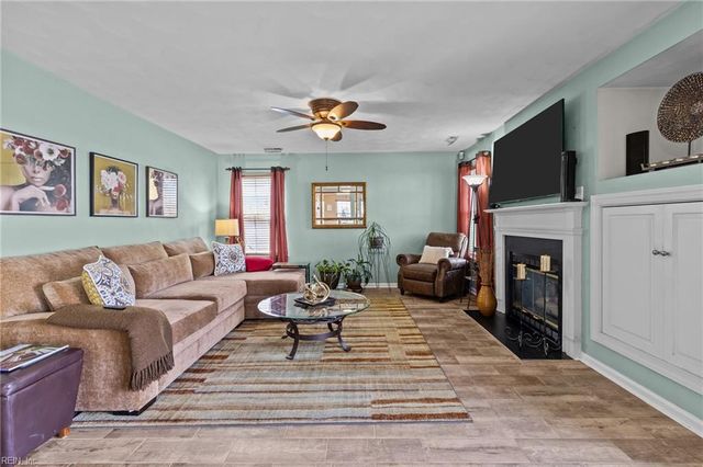 408 Prince George CT, Chesapeake, VA 23320