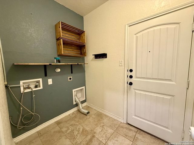 1999 Wind Chime, New Braunfels, TX 78130