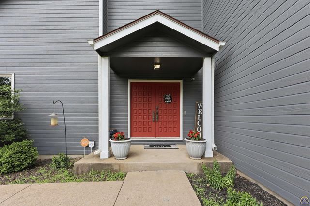 3013 SE Burton ST, Topeka, KS 66605