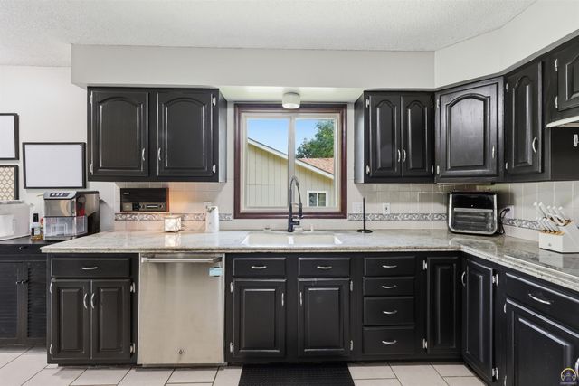 3013 SE Burton ST, Topeka, KS 66605