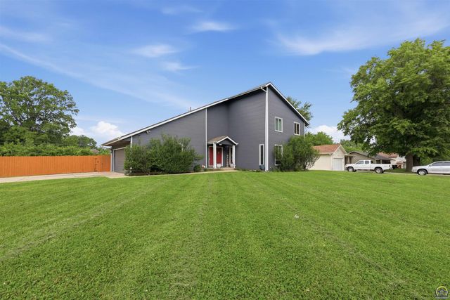3013 SE Burton ST, Topeka, KS 66605