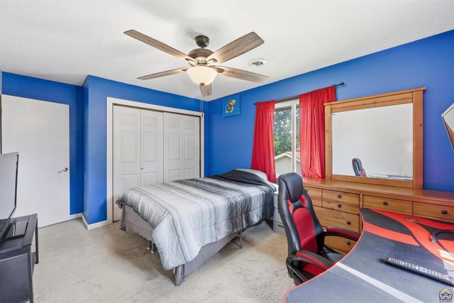 3013 SE Burton ST, Topeka, KS 66605