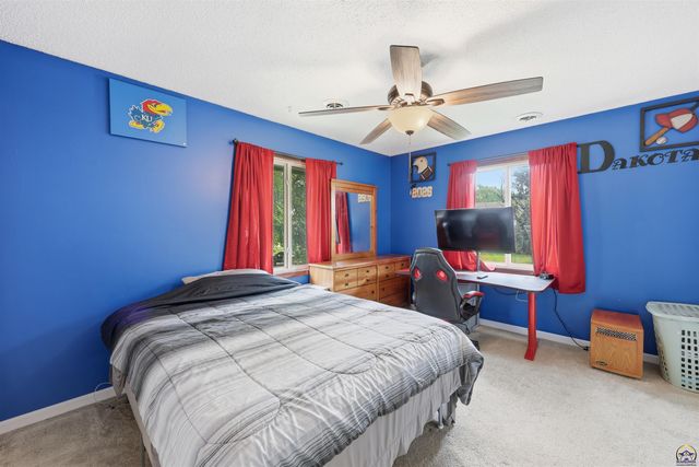 3013 SE Burton ST, Topeka, KS 66605