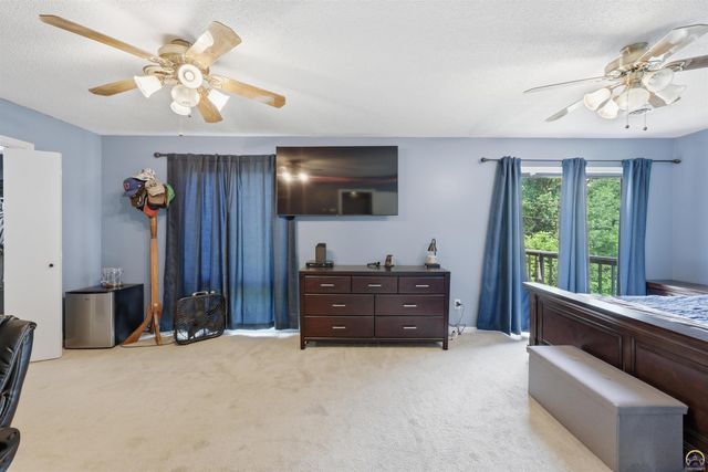 3013 SE Burton ST, Topeka, KS 66605