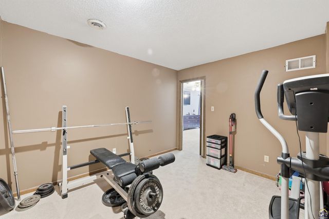 3013 SE Burton ST, Topeka, KS 66605