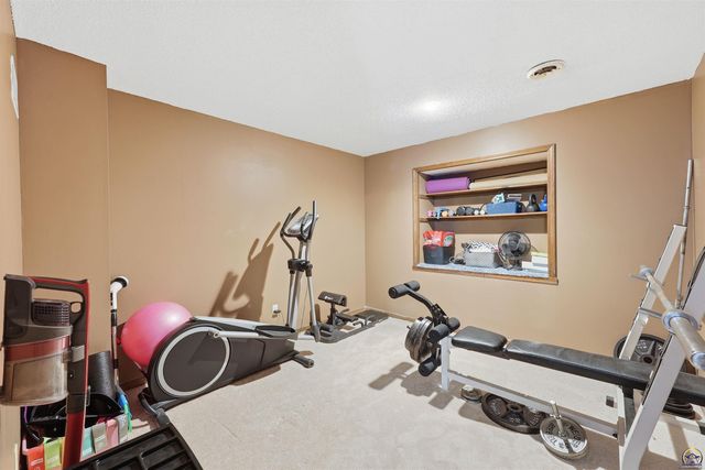 3013 SE Burton ST, Topeka, KS 66605
