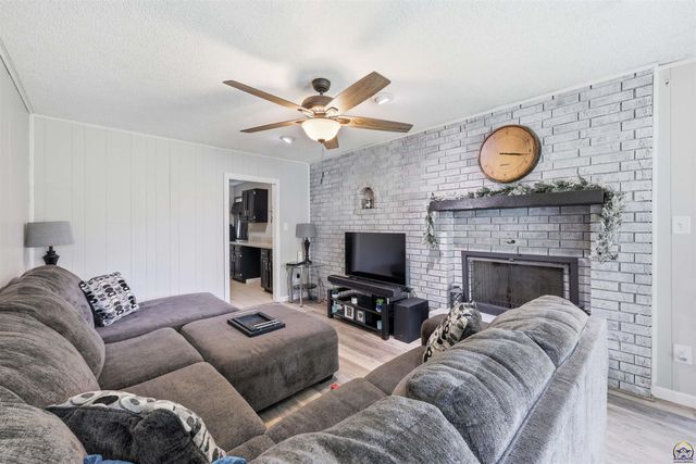 3013 SE Burton ST, Topeka, KS 66605