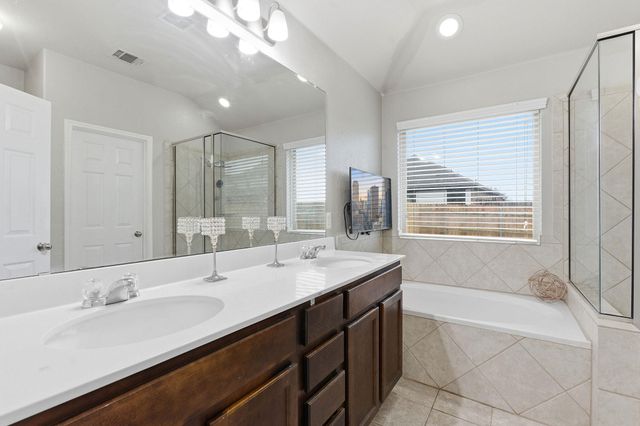 114 Painted Desert LN, Buda, TX 78610