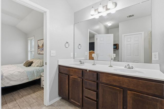 114 Painted Desert LN, Buda, TX 78610