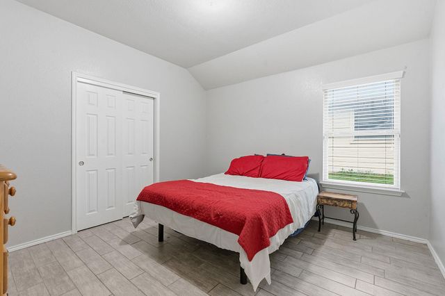 114 Painted Desert LN, Buda, TX 78610