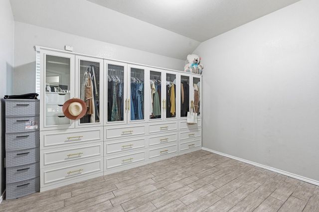 114 Painted Desert LN, Buda, TX 78610