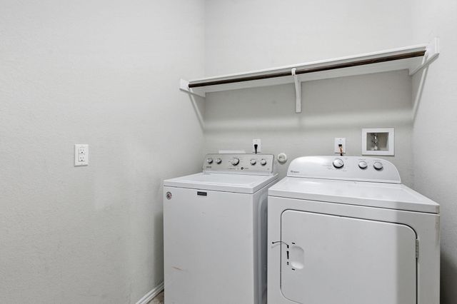 114 Painted Desert LN, Buda, TX 78610