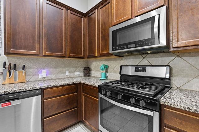 114 Painted Desert LN, Buda, TX 78610