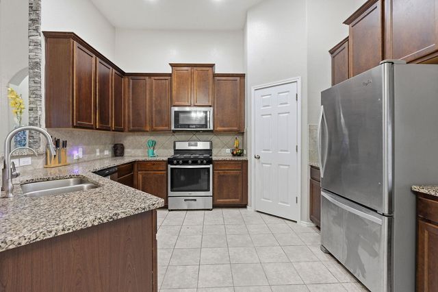 114 Painted Desert LN, Buda, TX 78610