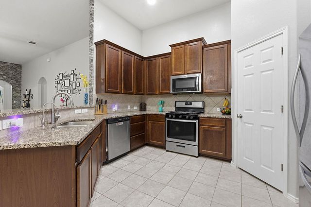 114 Painted Desert LN, Buda, TX 78610