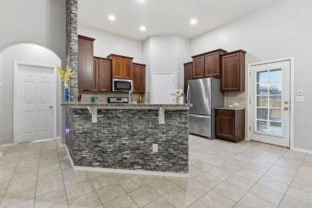 114 Painted Desert LN, Buda, TX 78610