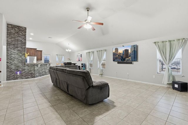 114 Painted Desert LN, Buda, TX 78610