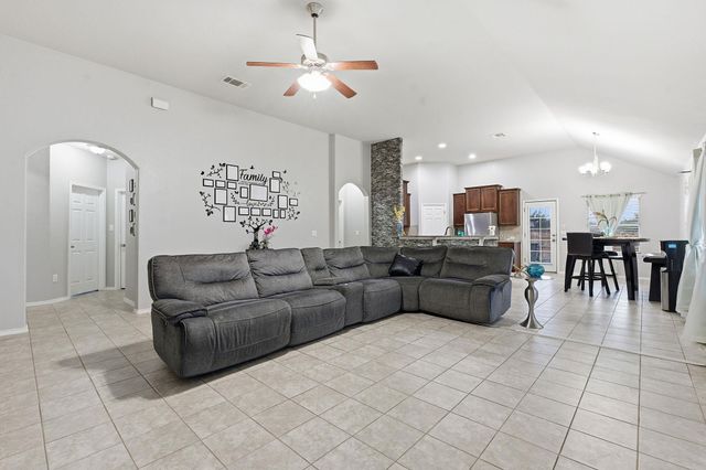 114 Painted Desert LN, Buda, TX 78610