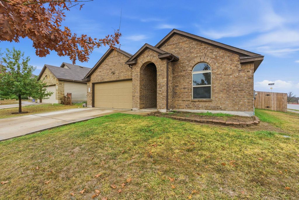 114 Painted Desert LN, Buda, TX 78610
