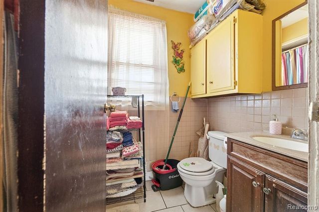 21079 Helle Avenue, Warren, MI 48089