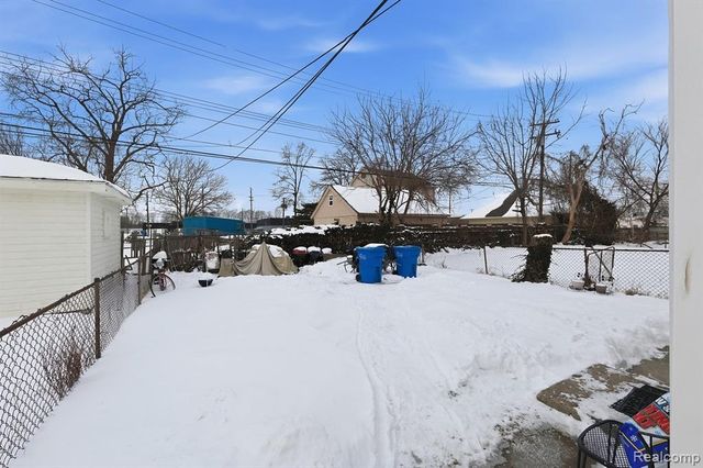 21079 Helle Avenue, Warren, MI 48089