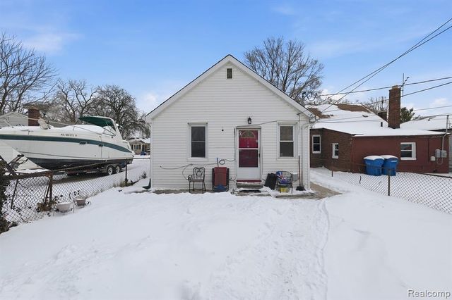 21079 Helle Avenue, Warren, MI 48089