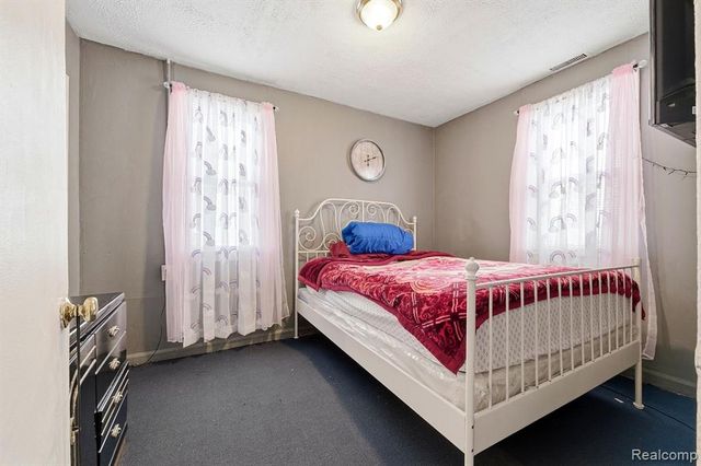 21079 Helle Avenue, Warren, MI 48089