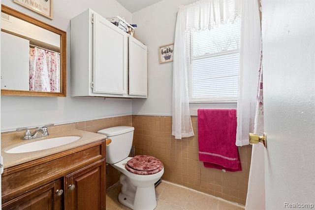 21079 Helle Avenue, Warren, MI 48089