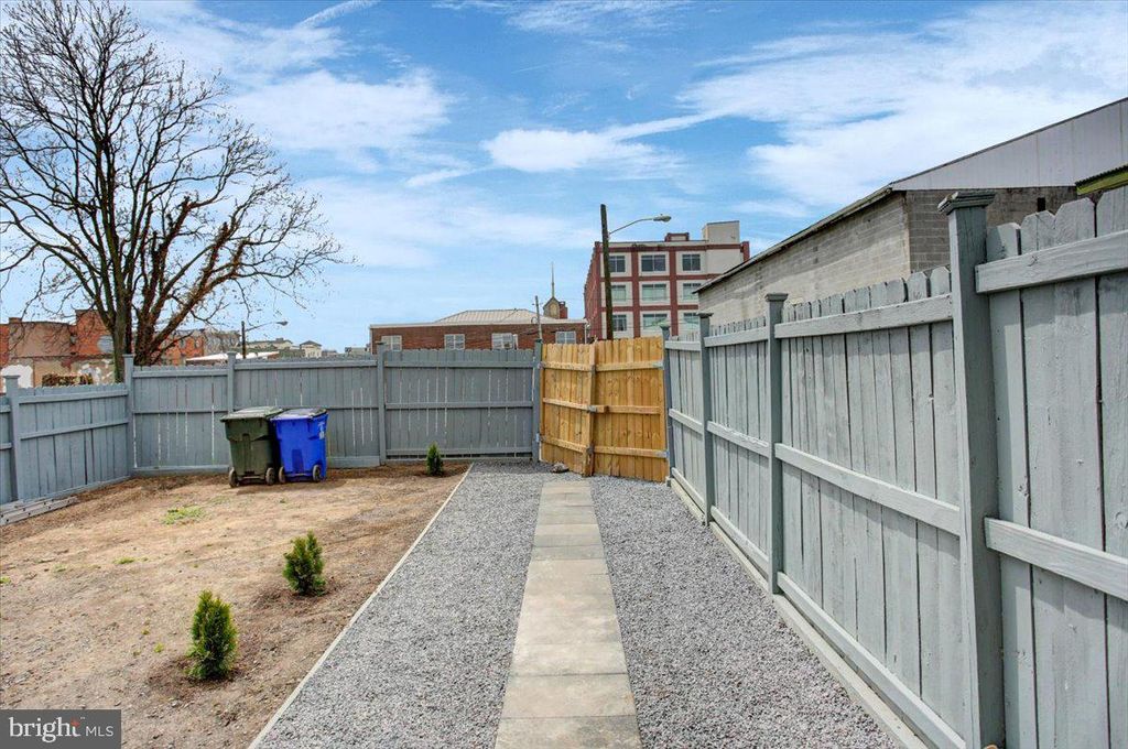 Image 21 of property listing at 131 W CHURCH ST, Hagerstown, MD 21740