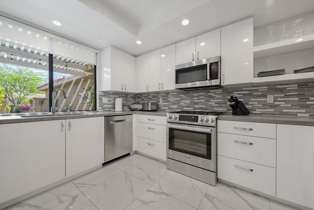 88 La Ronda Drive, Rancho Mirage, CA 92270