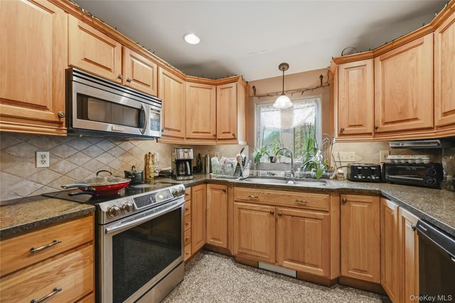 2 Iris Road, Cornwall, NY 12518