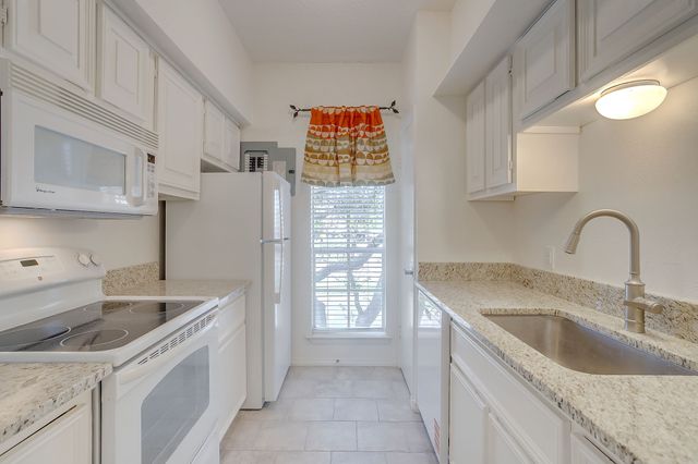 4438 Harlanwood Drive 211, Fort Worth, TX 76109