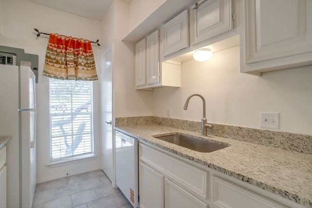 4438 Harlanwood Drive 211, Fort Worth, TX 76109