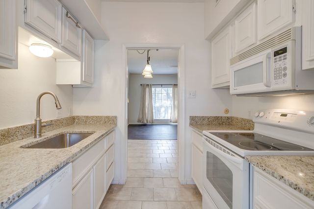 4438 Harlanwood Drive 211, Fort Worth, TX 76109